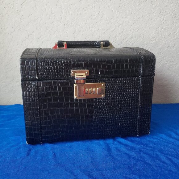 VTG Bentony embossed train case - Picture 1 of 16